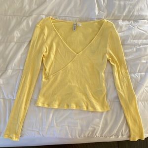 H&M Yellow V-neck Long Sleeve. Size large.